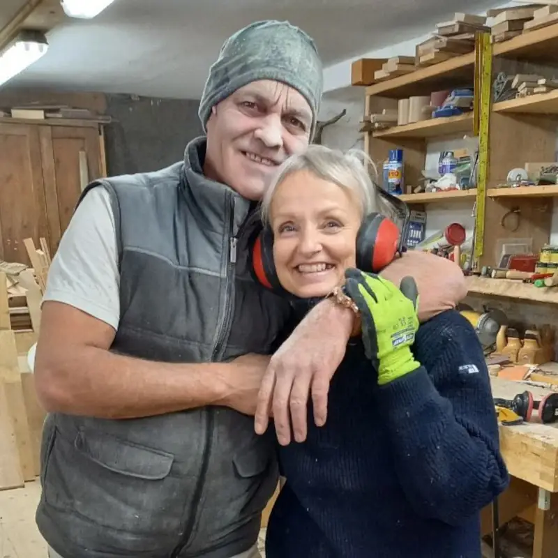 sabien marie und geri savini im hof